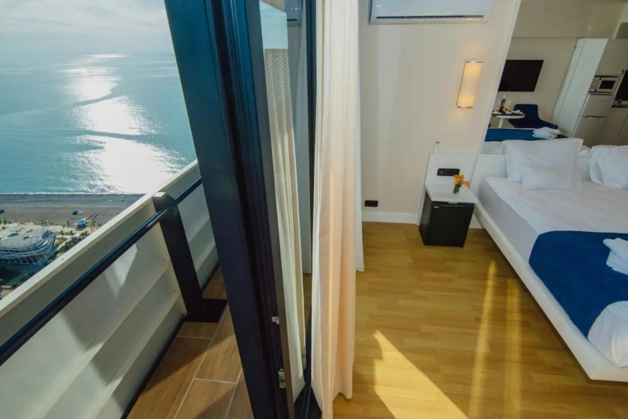 Relax And Unwind Premier Sea View Aparthotel In Batumi Exterior foto